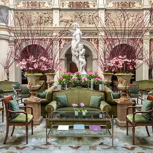 Four Seasons Szálloda